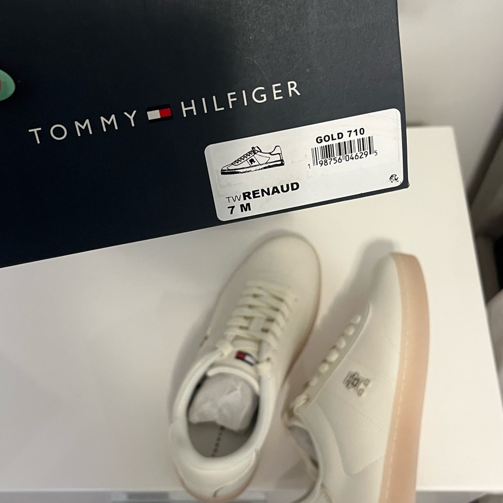 Tommy Hilfiger Women’s Renaud Sneaker